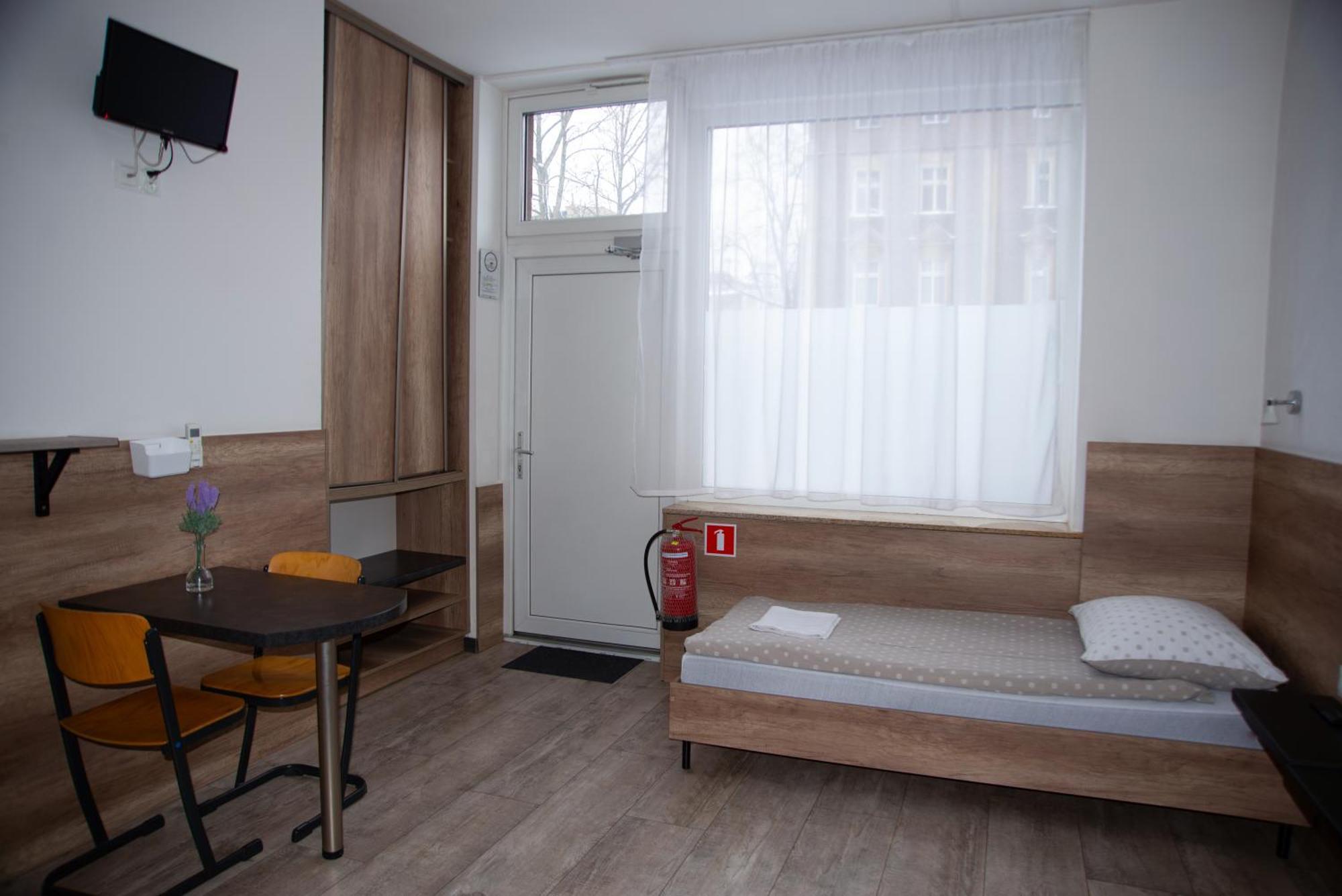 Noclegi "Poza Szlakiem" Wałbrzych Exterior foto