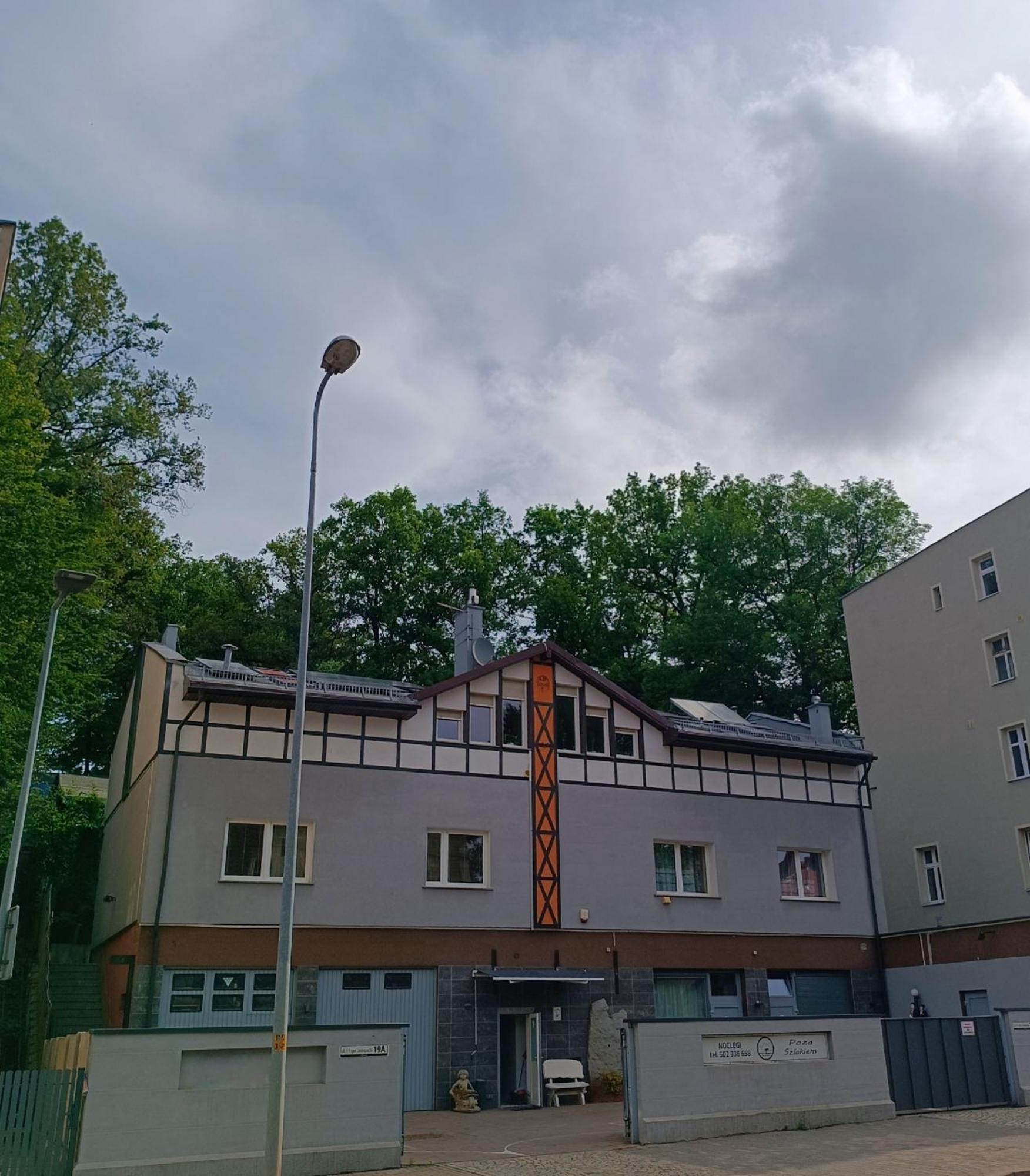 Noclegi "Poza Szlakiem" Wałbrzych Exterior foto
